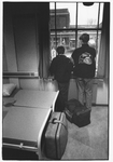 351377 Afbeelding van twee jongens van een gezin dat uit Bosnië gevlucht is in het voormalige Militair Hospitaal aan de ...